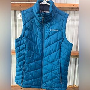 Columbia Blue/Teal Quilted Omniheat Vest. Women’s size medium